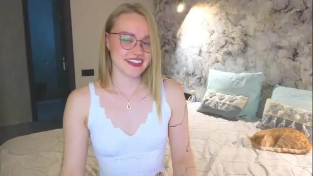 Image 6 of aurora_golden Stream on Chaturbate on 1 month ago