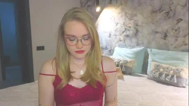 Image 3 of aurora_golden Stream on Chaturbate on 1 month ago