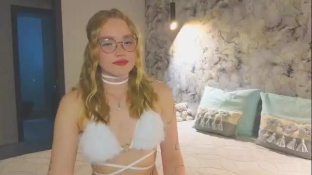 Image 3 of aurora_golden Stream on Chaturbate on 1 month ago