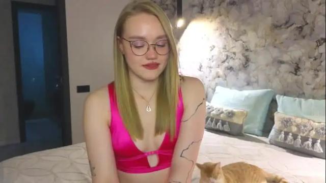 Image 11 of aurora_golden Stream on Chaturbate on 27 days ago