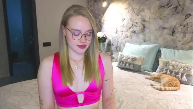 Image 3 of aurora_golden Stream on Chaturbate on 27 days ago