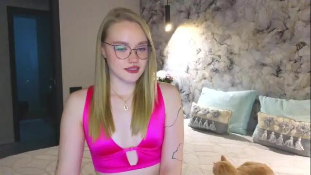 Image 8 of aurora_golden Stream on Chaturbate on 27 days ago