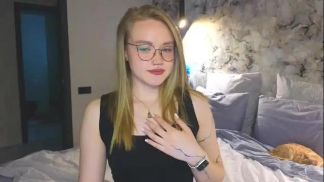 Image 2 of aurora_golden Stream on Chaturbate on 20 days ago