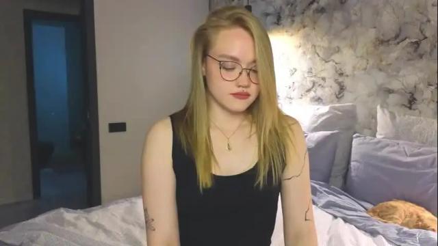 Image 3 of aurora_golden Stream on Chaturbate on 20 days ago