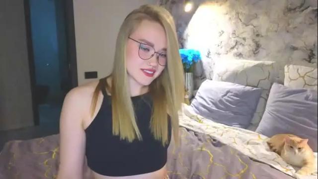Image 2 of aurora_golden Stream on Chaturbate on 16 days ago