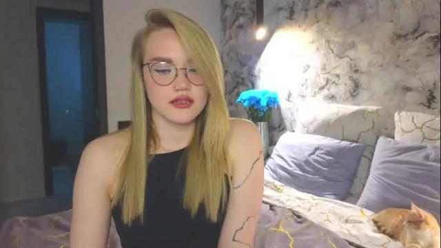 Image 4 of aurora_golden Stream on Chaturbate on 16 days ago