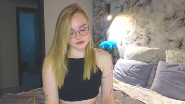 Image 6 of aurora_golden Stream on Chaturbate on 16 days ago