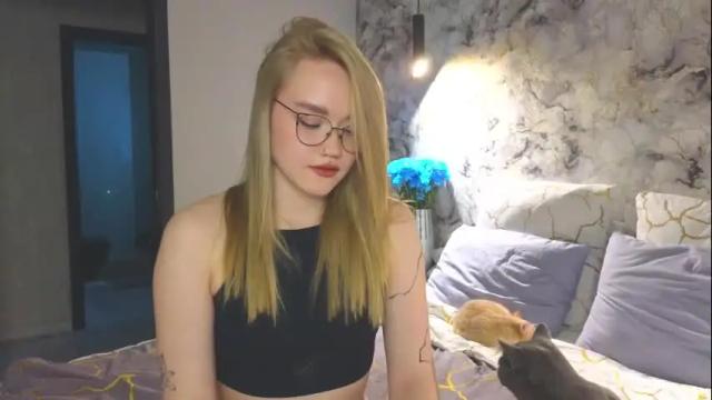Image 7 of aurora_golden Stream on Chaturbate on 16 days ago