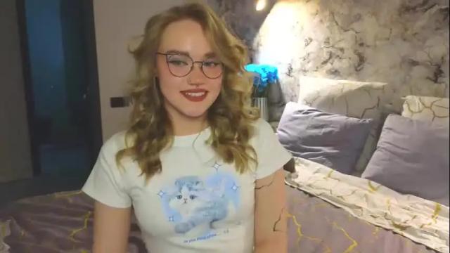 Image 11 of aurora_golden Stream on Chaturbate on 17 days ago