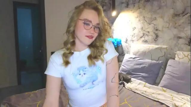 Image 4 of aurora_golden Stream on Chaturbate on 17 days ago