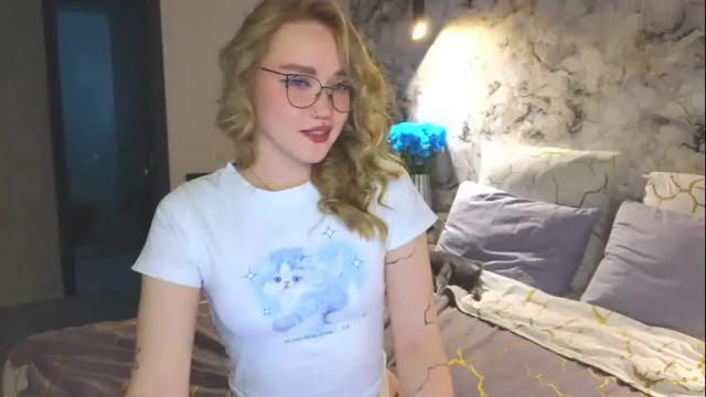 Image 6 of aurora_golden Stream on Chaturbate on 17 days ago