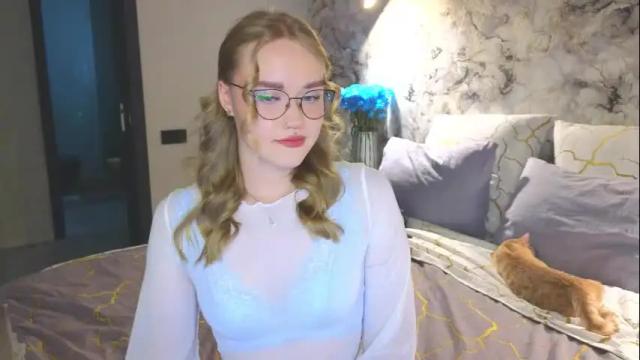 Image 10 of aurora_golden Stream on Chaturbate on 14 days ago