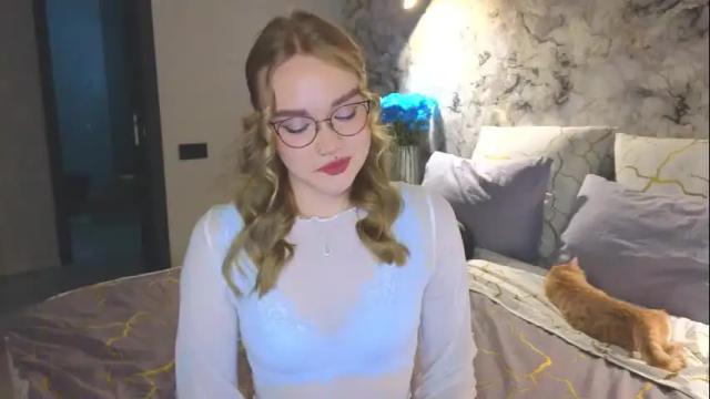 Image 11 of aurora_golden Stream on Chaturbate on 14 days ago