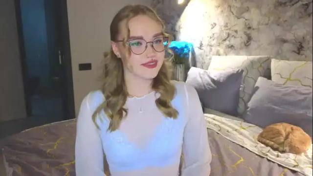 Image 12 of aurora_golden Stream on Chaturbate on 14 days ago