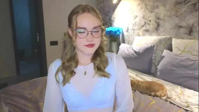 Image 2 of aurora_golden Stream on Chaturbate on 14 days ago
