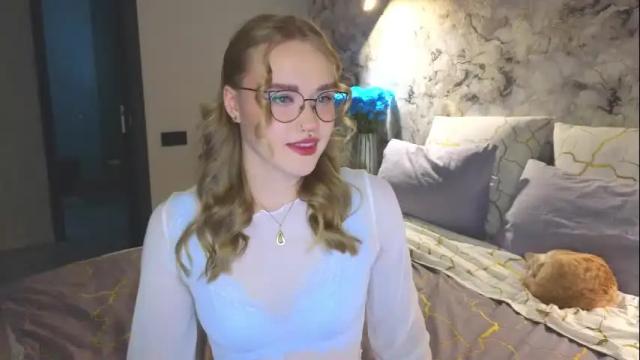 Image 4 of aurora_golden Stream on Chaturbate on 14 days ago