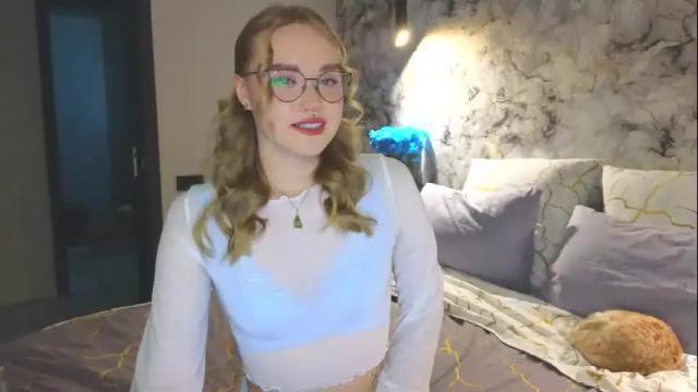 Image 7 of aurora_golden Stream on Chaturbate on 14 days ago