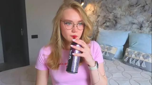 Image 2 of aurora_golden Stream on Chaturbate on 4 days ago