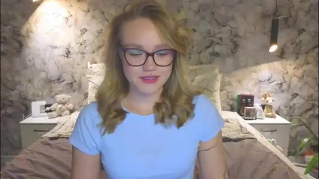 Image 2 of aurora_golden Stream on Chaturbate on 2 months ago