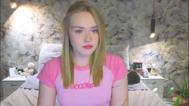 Image 2 of aurora_golden Stream on Chaturbate on 2 months ago