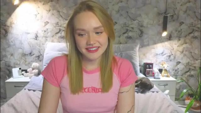 Image 3 of aurora_golden Stream on Chaturbate on 2 months ago