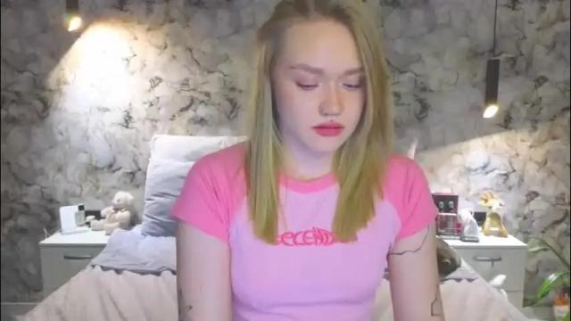 Image 7 of aurora_golden Stream on Chaturbate on 2 months ago