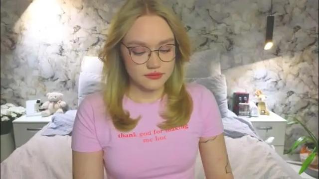 Image 3 of aurora_golden Stream on Chaturbate on 2 months ago