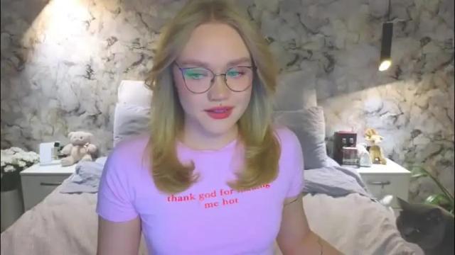 Image 4 of aurora_golden Stream on Chaturbate on 2 months ago