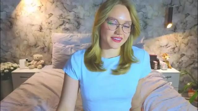 Image 2 of aurora_golden Stream on Chaturbate on 2 months ago