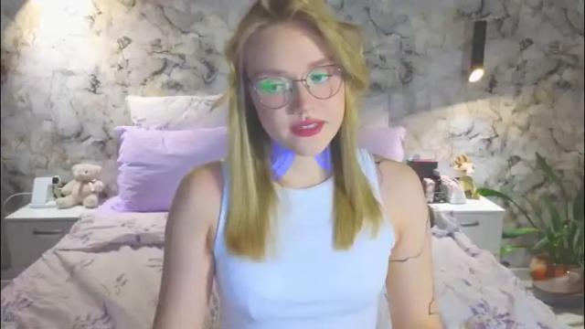 Image 4 of aurora_golden Stream on Chaturbate on 2 months ago