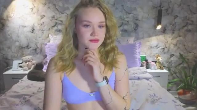 Image 3 of aurora_golden Stream on Chaturbate on 1 month ago