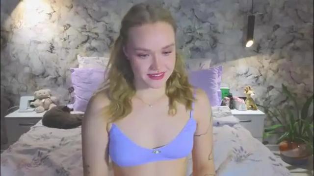 Image 4 of aurora_golden Stream on Chaturbate on 1 month ago