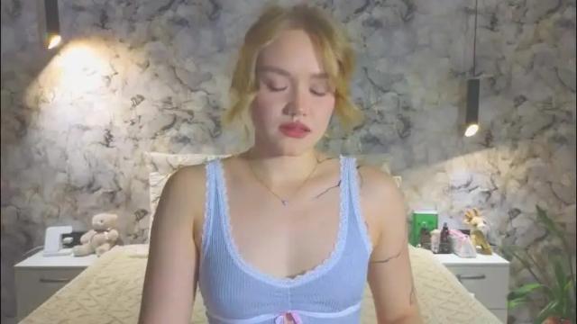Image 2 of aurora_golden Stream on Chaturbate on 1 month ago