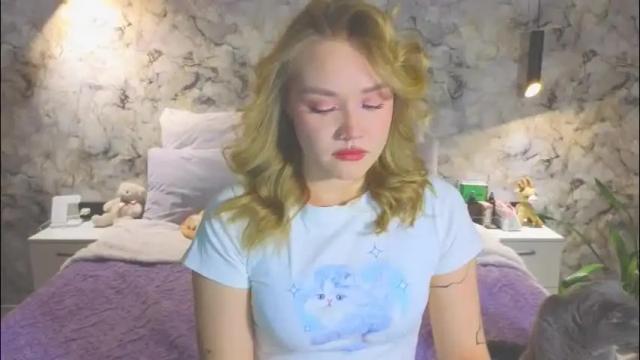 Image 2 of aurora_golden Stream on Chaturbate on 1 month ago