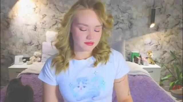 Image 3 of aurora_golden Stream on Chaturbate on 1 month ago