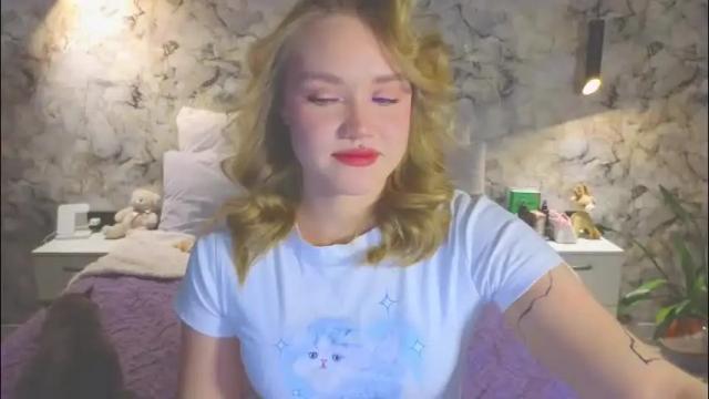 Image 4 of aurora_golden Stream on Chaturbate on 1 month ago