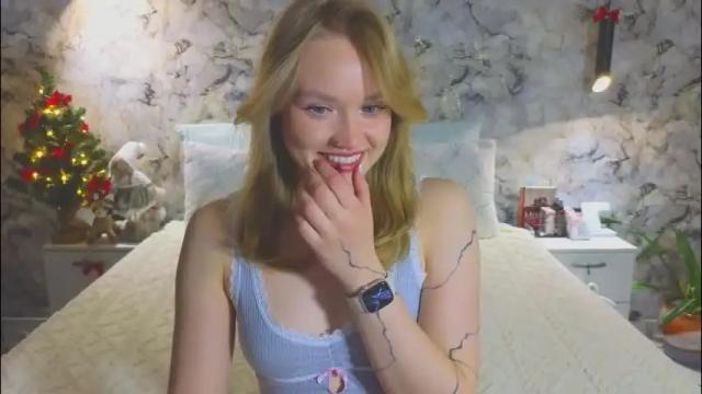Image 2 of aurora_golden Stream on Chaturbate on 22 days ago