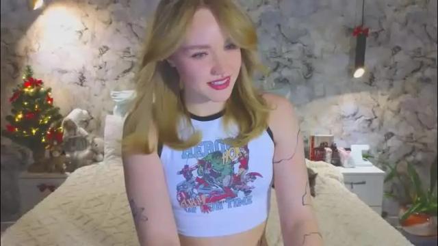 Image 3 of aurora_golden Stream on Chaturbate on 19 days ago
