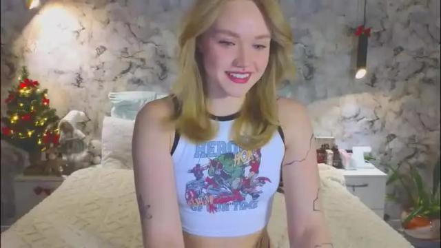 Image 4 of aurora_golden Stream on Chaturbate on 19 days ago