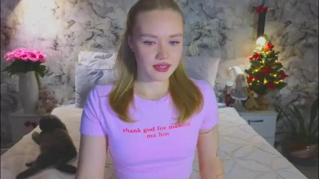 Image 2 of aurora_golden Stream on Chaturbate on 15 days ago