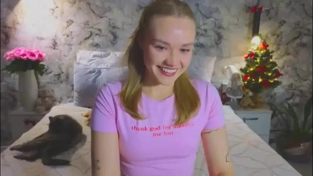 Image 3 of aurora_golden Stream on Chaturbate on 15 days ago