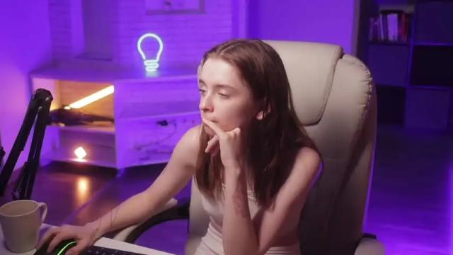 Image 2 of aurora_rossee Stream on Chaturbate on 13 months ago