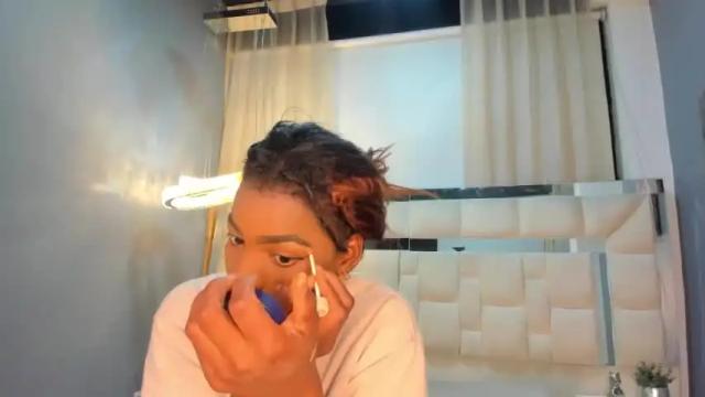 Image 3 of aurora_savage Stream on Chaturbate on 14 months ago