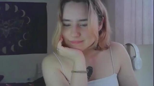 Image 2 of aurora_worker Stream on Chaturbate on 17 months ago