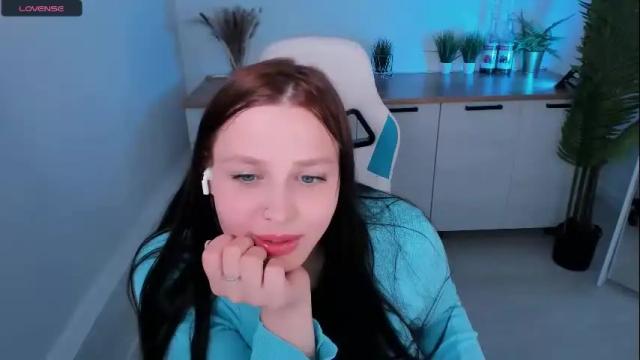 Image 3 of aurorablusssh Stream on Chaturbate on 8 days ago