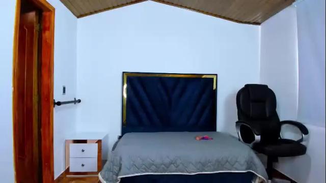 Image 4 of auroradiaz_ Stream on Chaturbate on 1 month ago