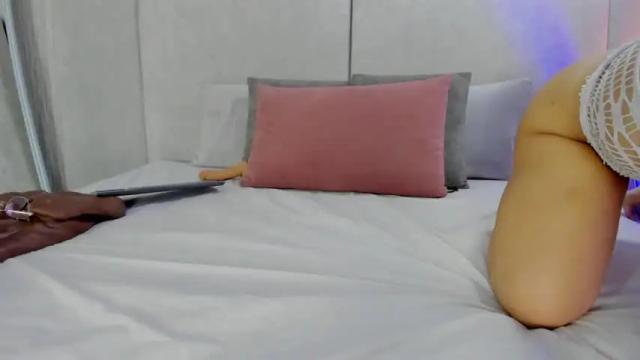 Image 3 of auroradurand Stream on Chaturbate on 13 months ago