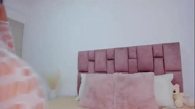 Image 4 of auroradurand Stream on Chaturbate on 1 month ago