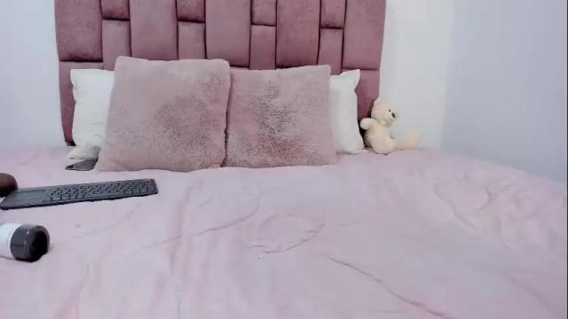 Image 12 of auroradurand Stream on Chaturbate on 25 days ago