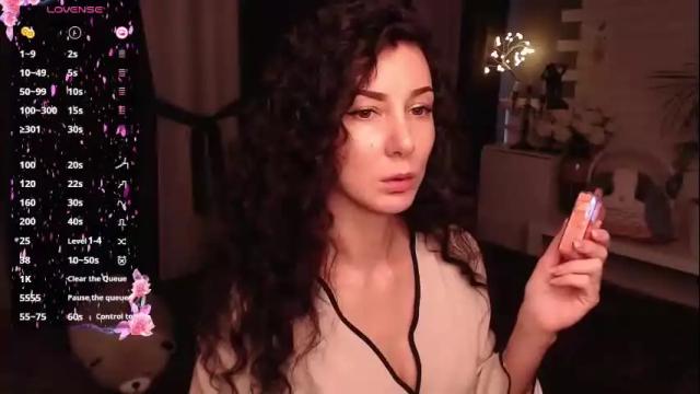 Image 2 of auroragreys Stream on Chaturbate on 8 months ago